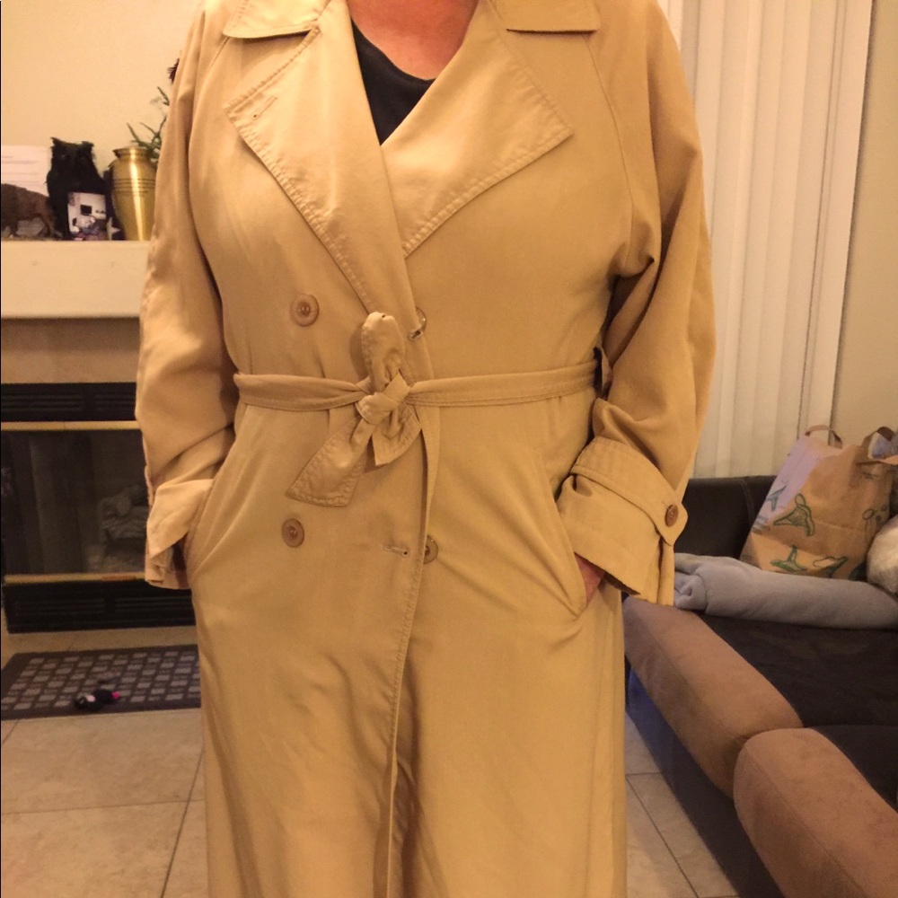 ☔️ Full Length Utex Trench-Coat with Pockets! 🌦